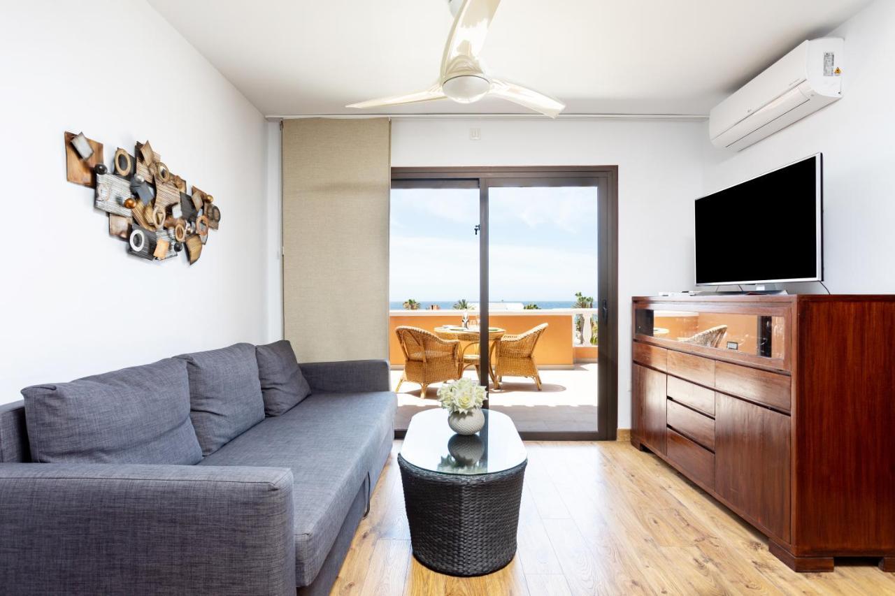 Exclusive Penthouse: Beachfront Oasis with Heated Pool Playa de las Americas  Exterior photo